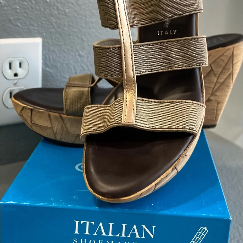 Italian Shoemakers Brown Wedge Sandals with Adjustable Straps - Picture 4 of 5